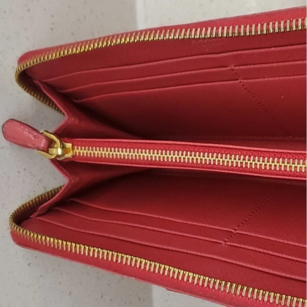 Prada Pre-loved Milano Saffiano Leather Wallet - Picture 8 of 9